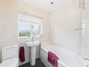 Family bathroom- click for photo gallery